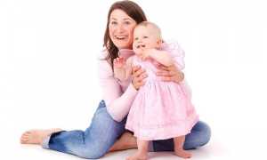 Когда можно ставить ребенка на ножки с поддержкой: Комаровский