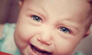 Когда у новорожденных появляются слезы
