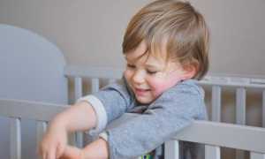 Ребенок перепутал день с ночью: что делать?