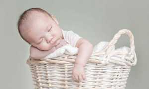 Нужно ли будить грудного ребенка для кормления