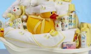 Как выбрать подарок для новорожденной девочки и родителей
