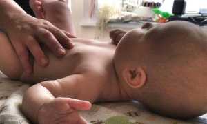 Массаж при коликах у новорожденного: подбираем необходимые вещи для процедуры и изучаем пошаговую инструкцию