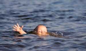 Ребенок при родах наглотался околоплодных вод