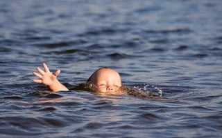 Ребенок при родах наглотался околоплодных вод