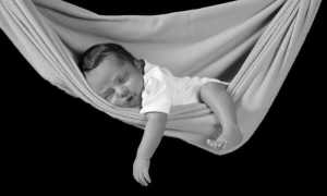 Ребенок не держит голову в 3 месяца: причины