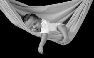 Ребенок не держит голову в 3 месяца: причины