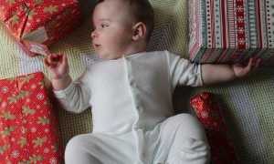 Как развивается ребенок в 4 месяца: новые реакции, движения и навыки