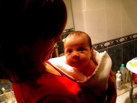 Купание новорожденного уши в воде