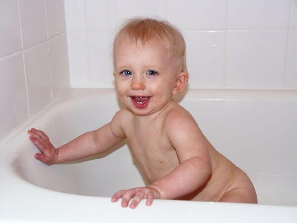 ребенок плачет когда хочет писать