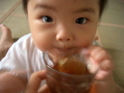 как приучить ребенка пить из кружки