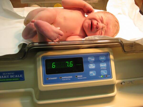 потеря веса у новорожденных