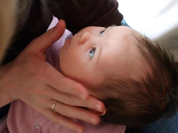 симптомы отита у грудничка