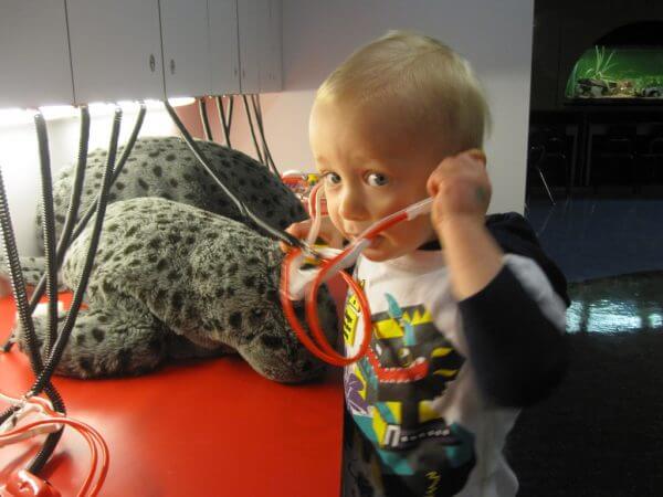 ребенок с тетоскопом