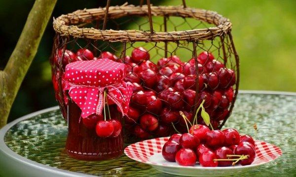 Компот и варенье из вишни