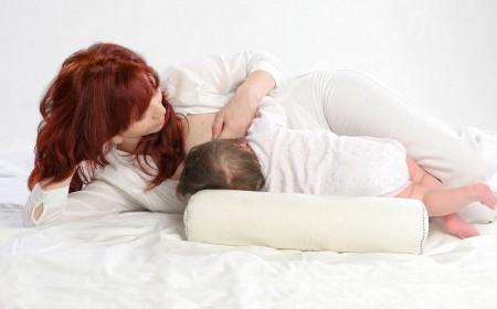 Позы кормления грудного ребенка