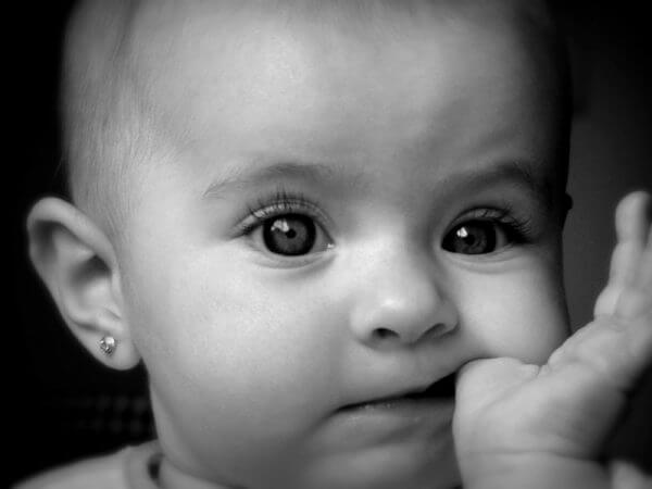 закисает глазик у новорожденного