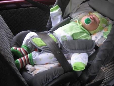 Переноска для новорожденных в машину